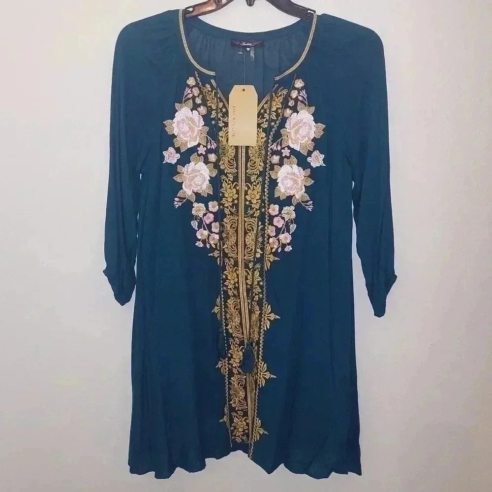 NWT Andree by Unit Boho Teal Floral Embroidered Dress- Size Medium
